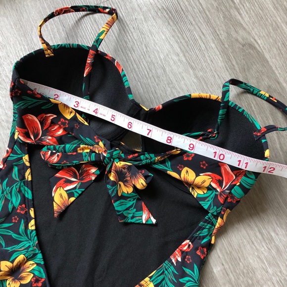 Billabong• Sol Searcher Underwire One Piece Hawaii - Picture 12 of 13